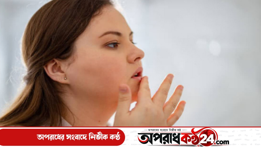 শীতের আগেই ঠোঁট ফাটছে? জেনে নিন ঘরোয়া যত্নের উপায়
